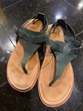 Teva Dark Green Leather Thong Sandals with Tan Insole w7